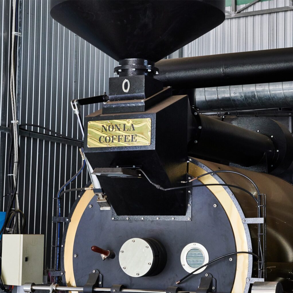With an impressive capacity of up to 150 tons per month, Non La Roastery is one of the largest coffee roasting factories in Vietnam.