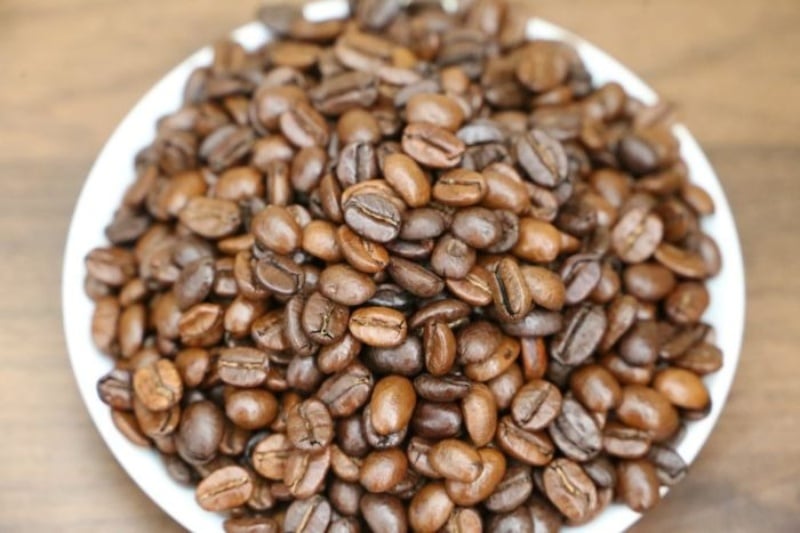 Selected Moka coffee beans are roasted.